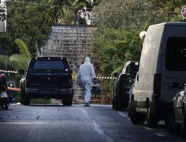 Σε κουτί παπουτσιών η βόμβα που εξερράγη στο Κολωνάκι (Φωτό)